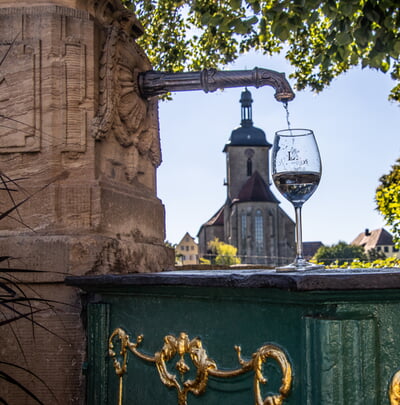 <p>Hervor&shy;ragendes<br />Wasser</p>